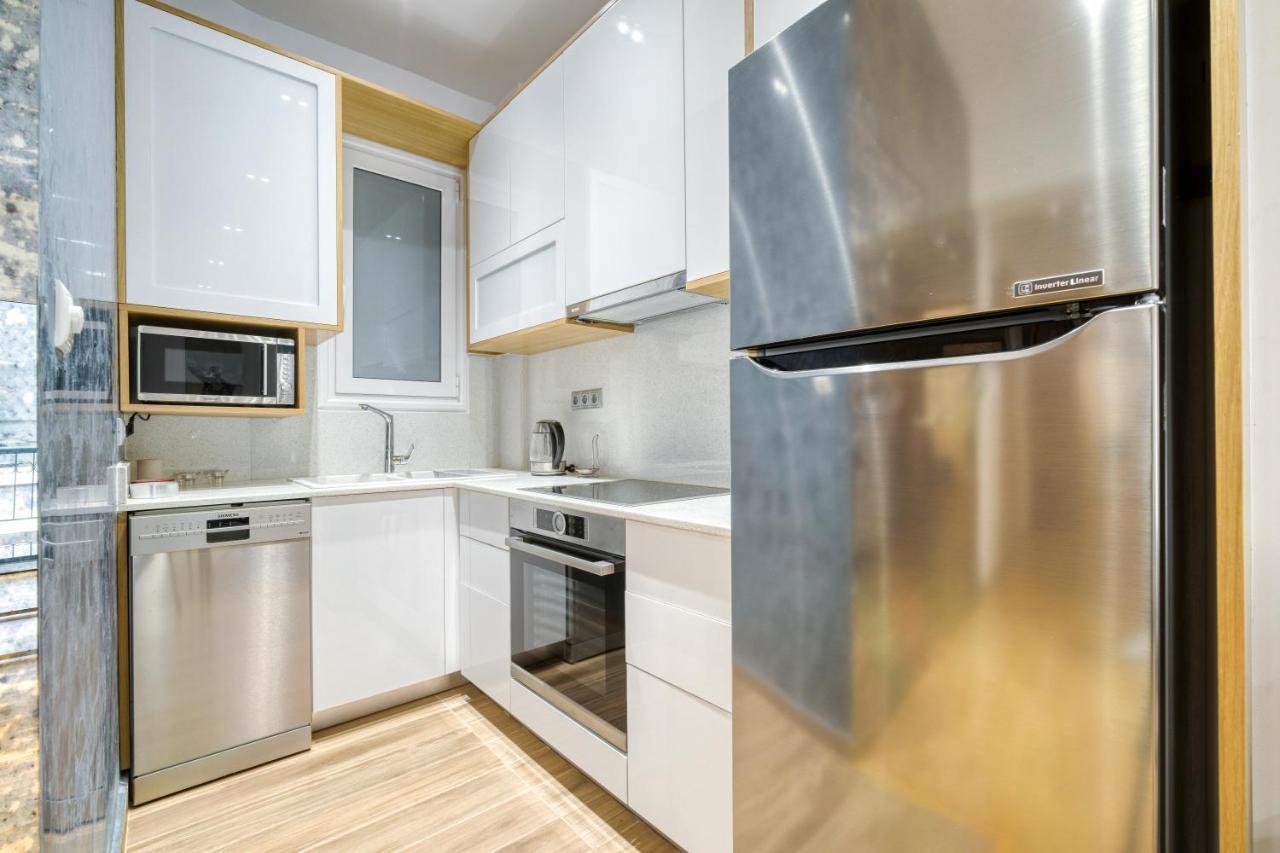 Stylish, Sunny New 2 Bedroom, Prime Central Athènes Extérieur photo