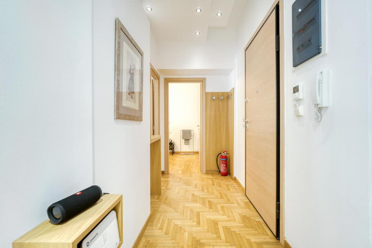 Stylish, Sunny New 2 Bedroom, Prime Central Athènes Extérieur photo