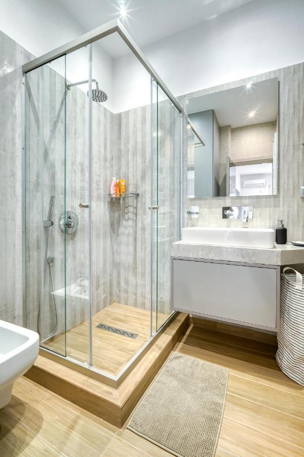 Stylish, Sunny New 2 Bedroom, Prime Central Athènes Extérieur photo