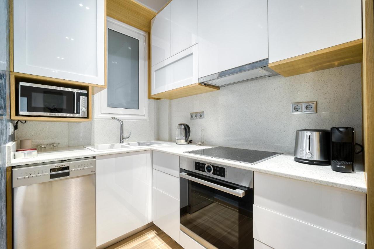 Stylish, Sunny New 2 Bedroom, Prime Central Athènes Extérieur photo