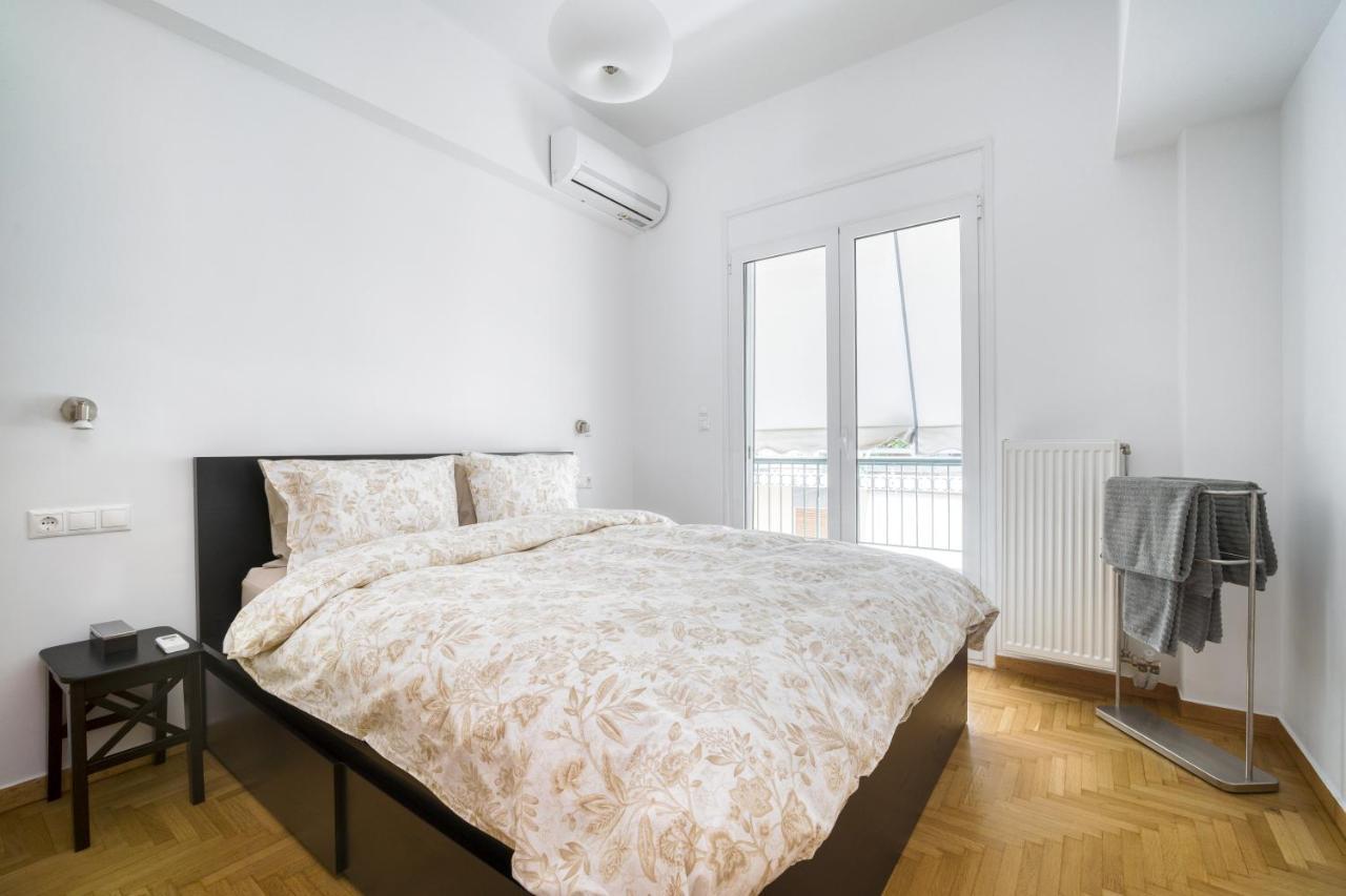 Stylish, Sunny New 2 Bedroom, Prime Central Athènes Extérieur photo