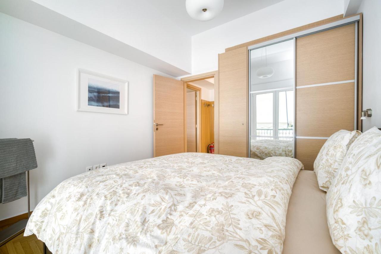 Stylish, Sunny New 2 Bedroom, Prime Central Athènes Extérieur photo