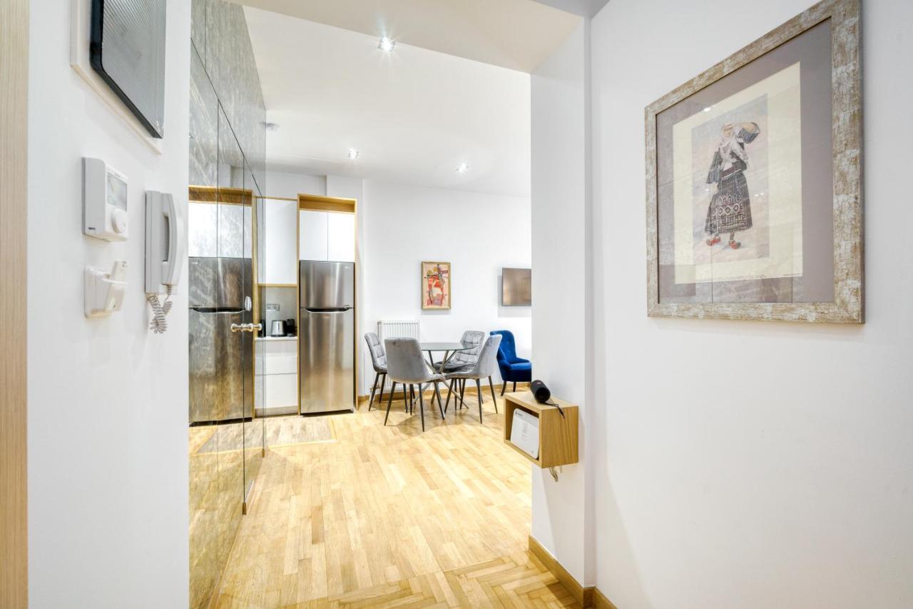 Stylish, Sunny New 2 Bedroom, Prime Central Athènes Extérieur photo